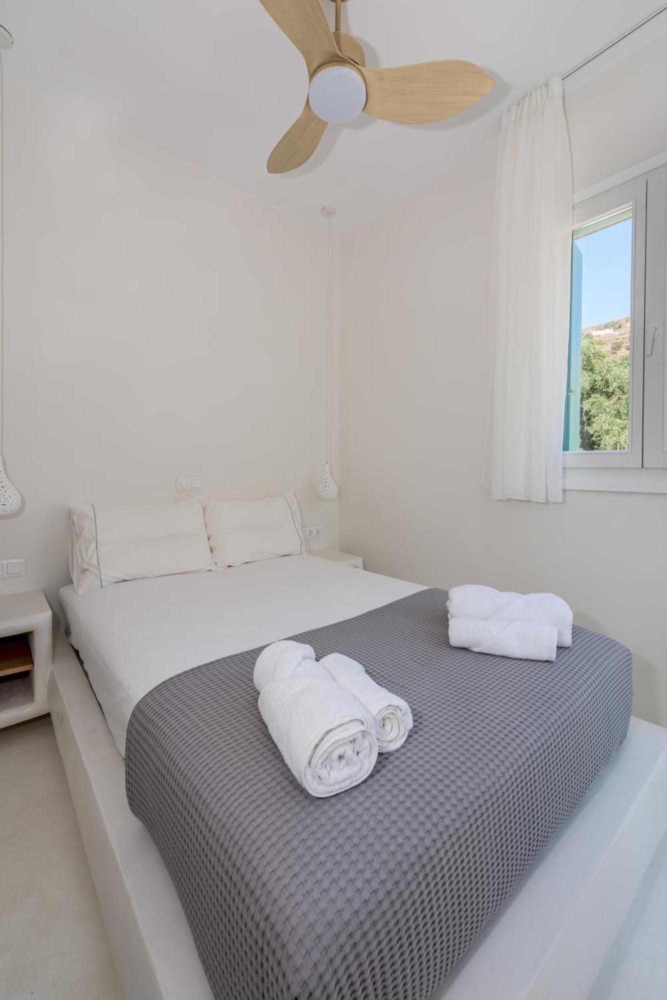 Klima Bay Beachfront Boutique Houses Room photo